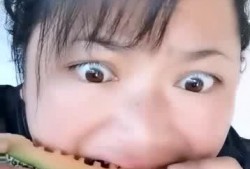农村女网红吃瓜视频,揭秘乡村生活趣味瞬间